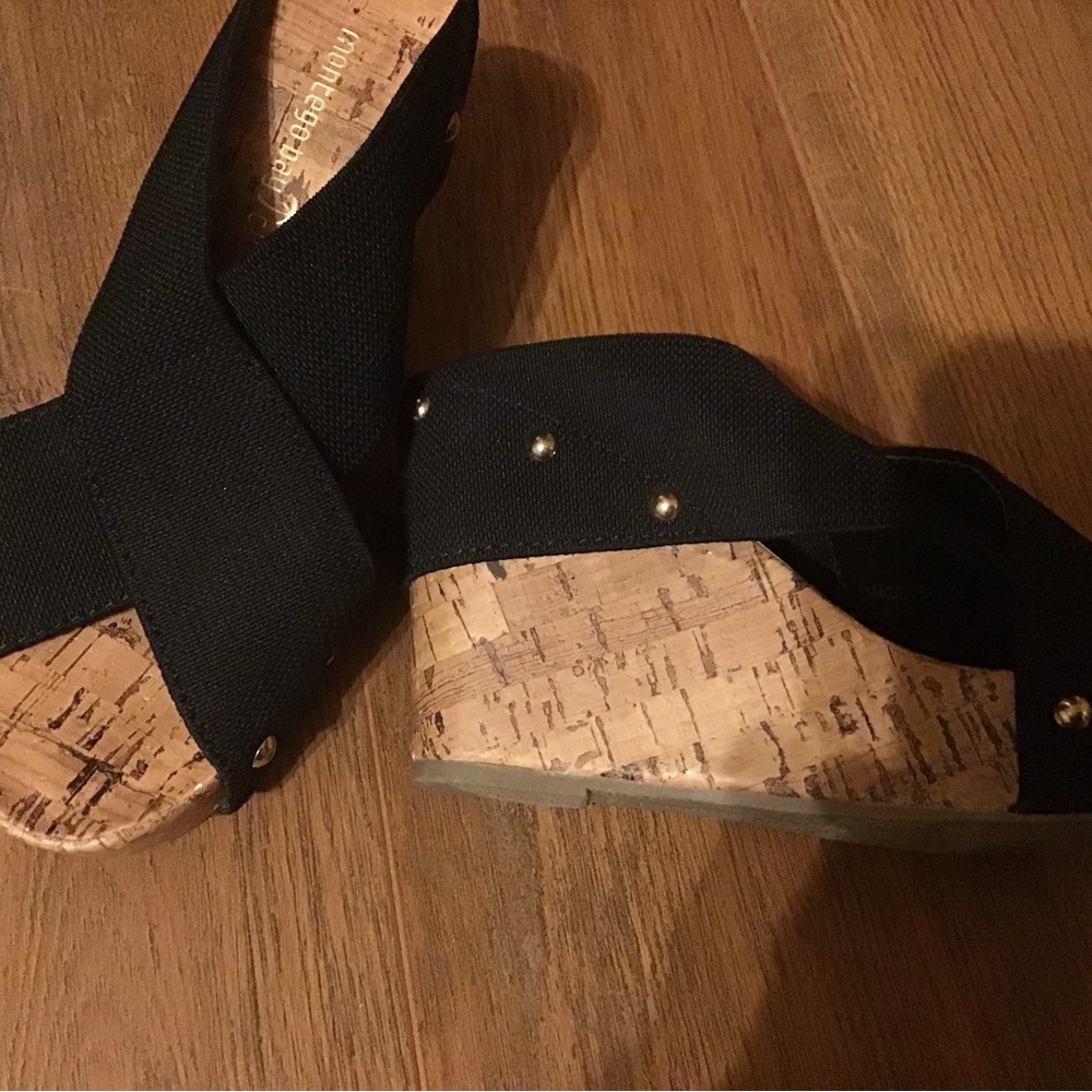 Black sandals!